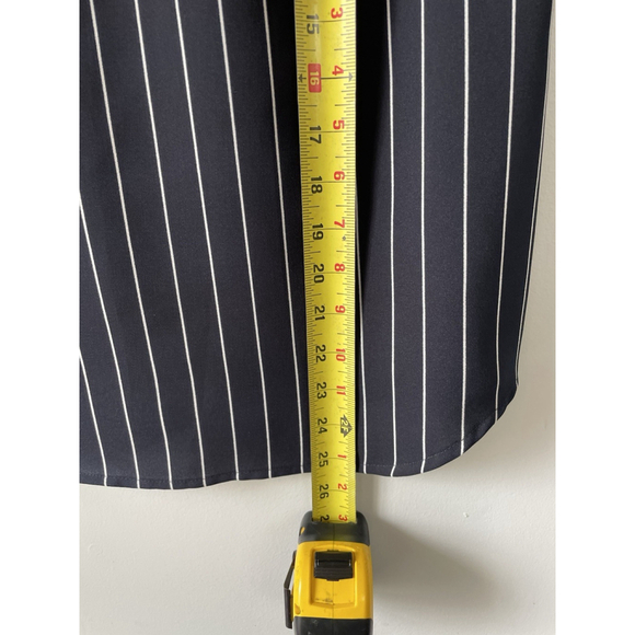 NWT Alex Marie Navy And Ivory Striped Sleeveless Lightweight Blouse Size Small - Picture 5 of 7